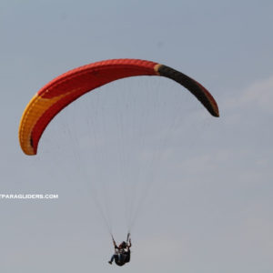 Instructional tendem paragliding